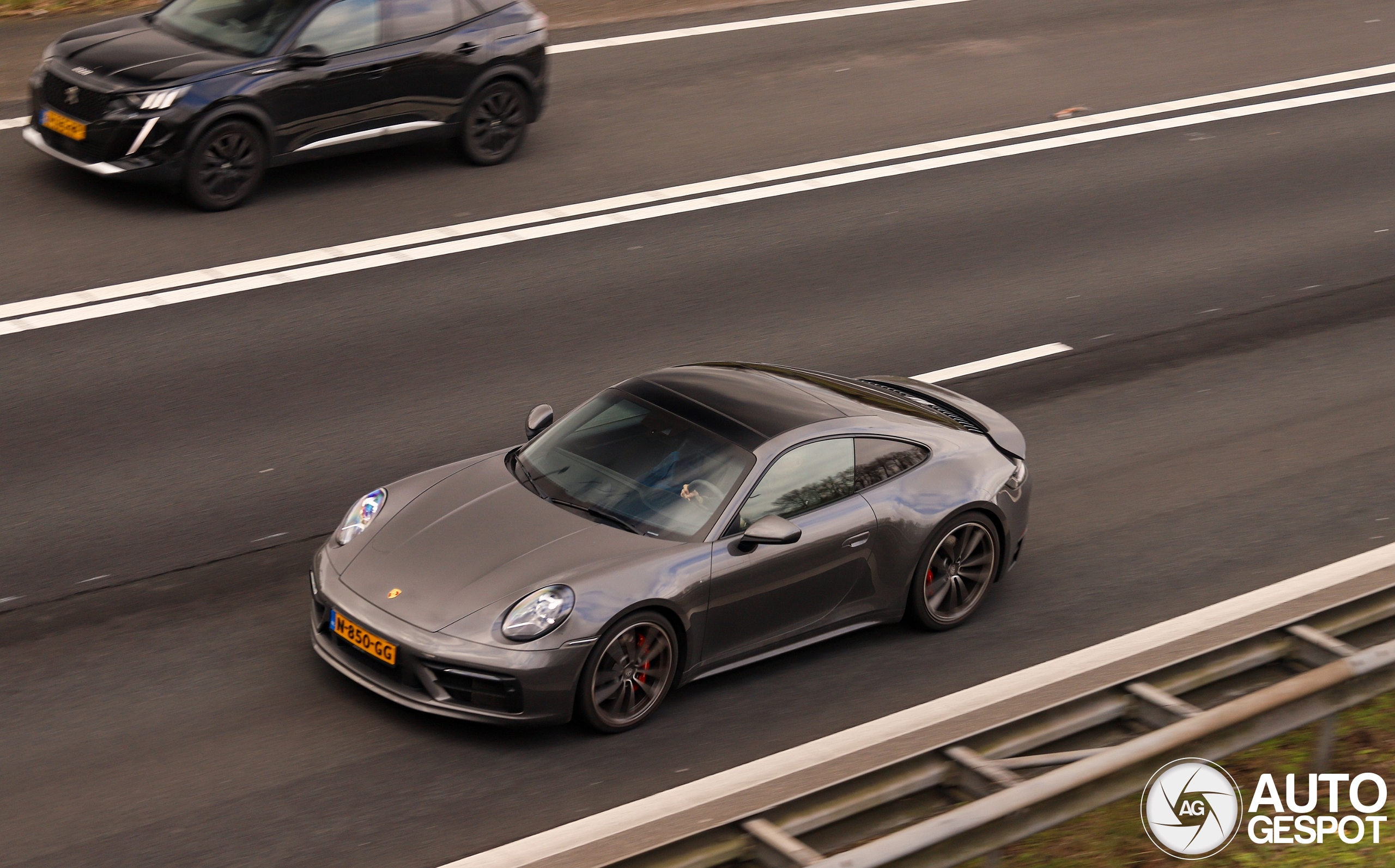 Porsche 992 Carrera 4S