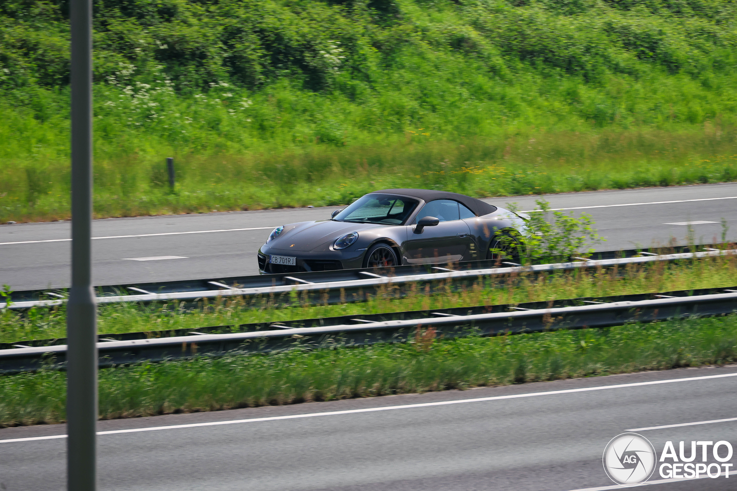Porsche 992 Carrera 4S Cabriolet