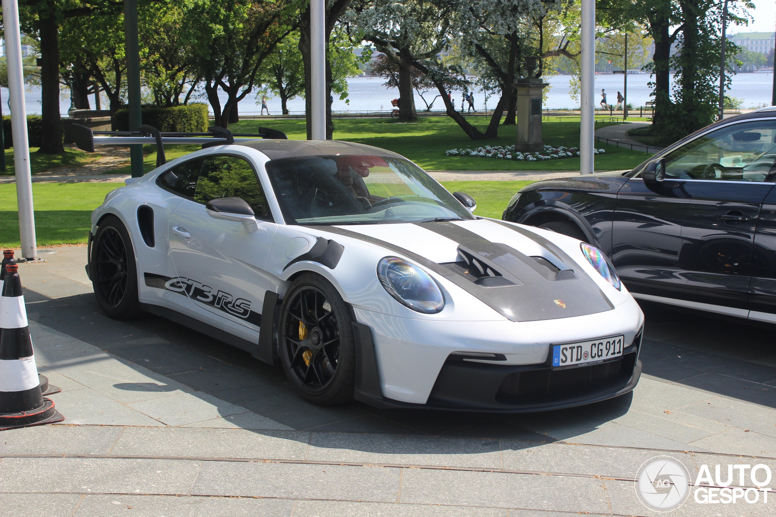 Porsche 992 GT3 RS Weissach Package