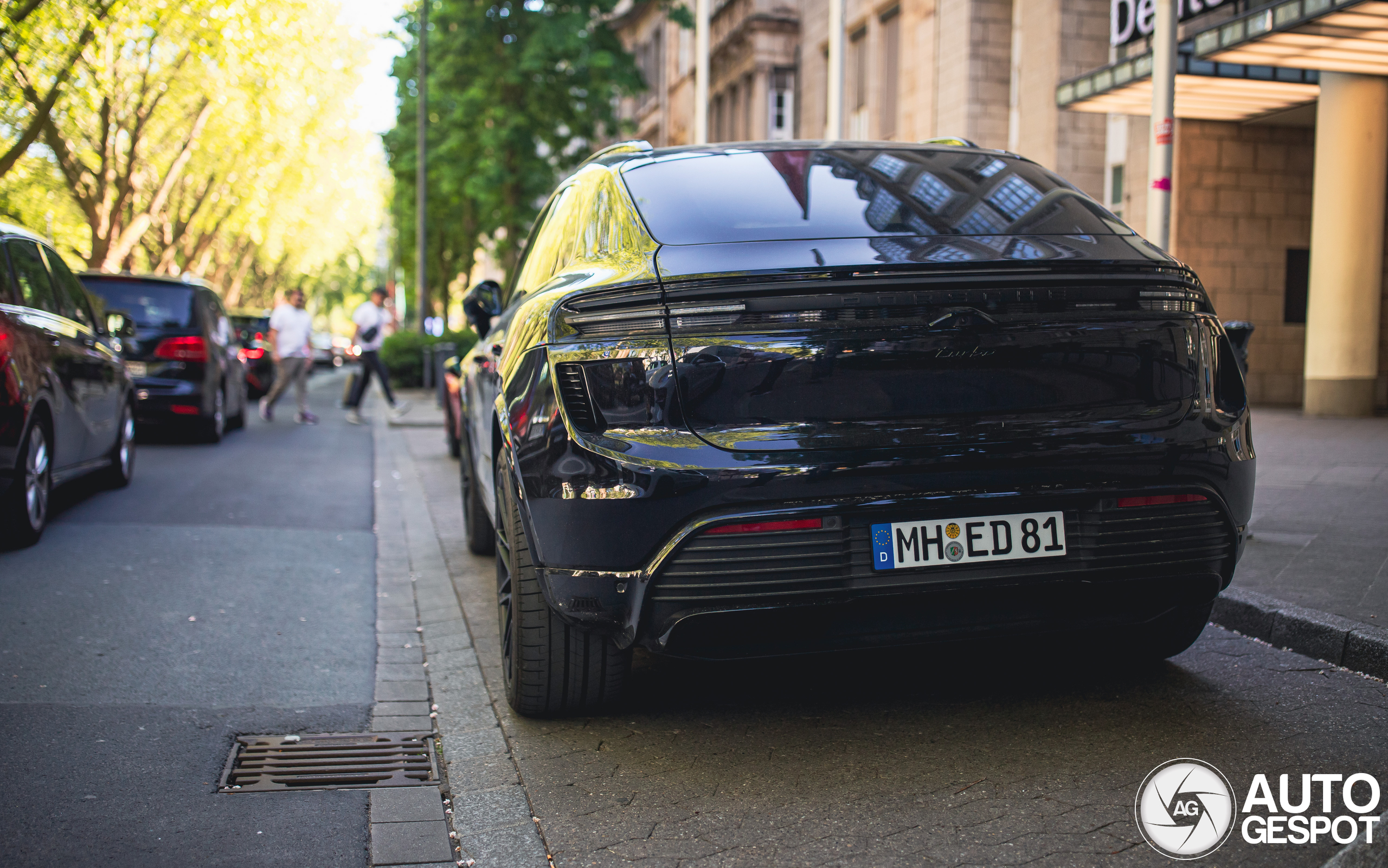Porsche Macan EV Turbo