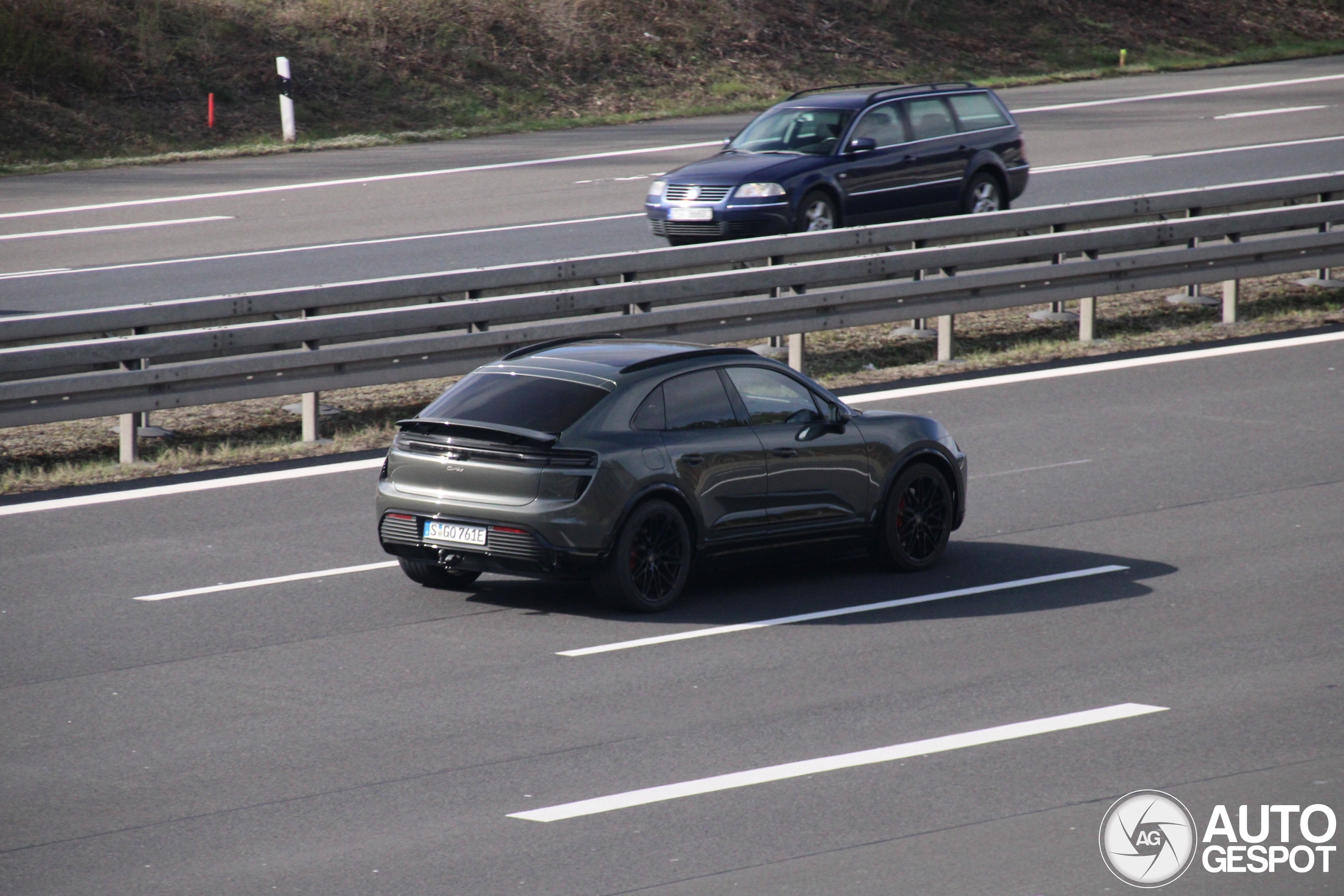 Porsche Macan EV Turbo