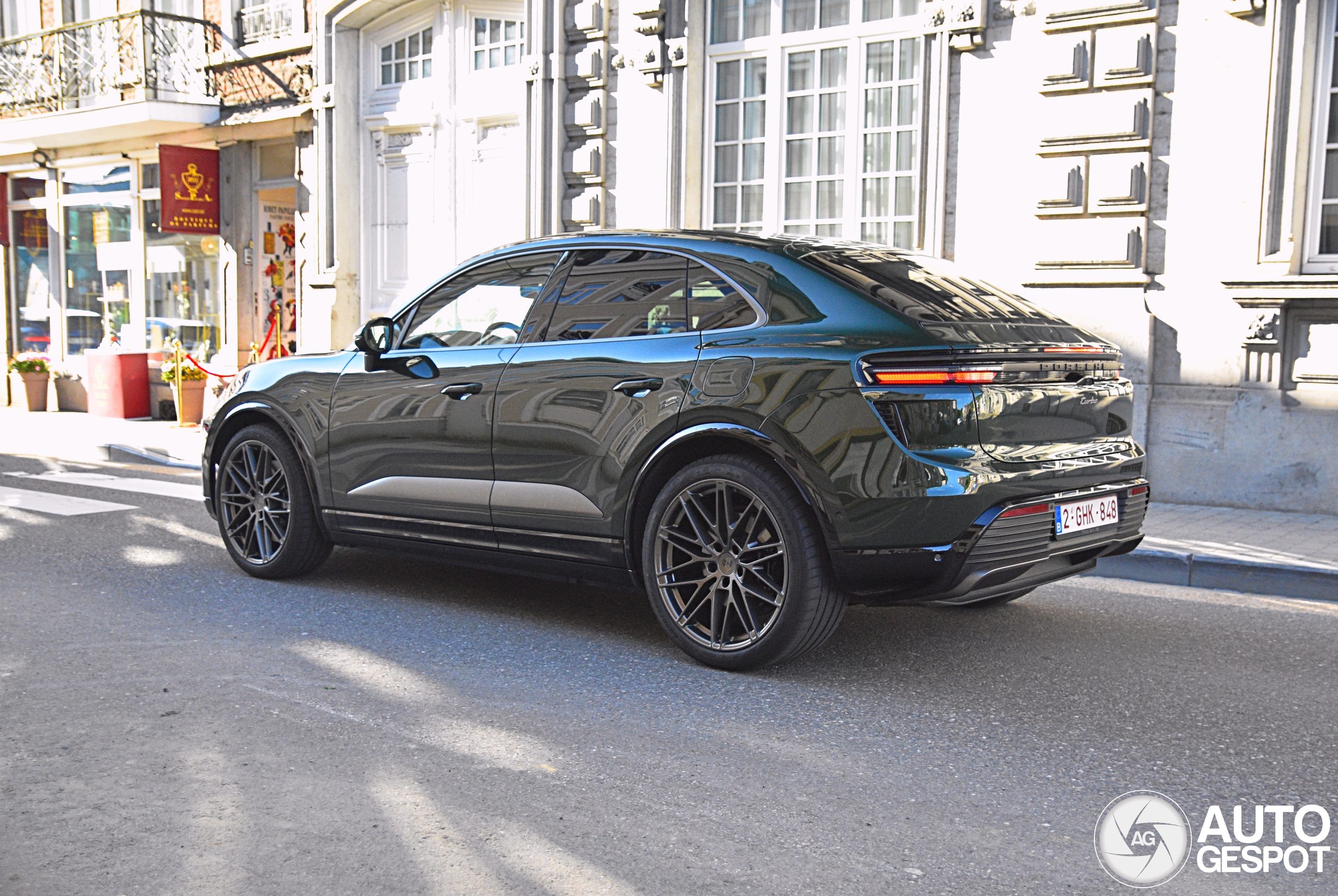 Porsche Macan EV Turbo