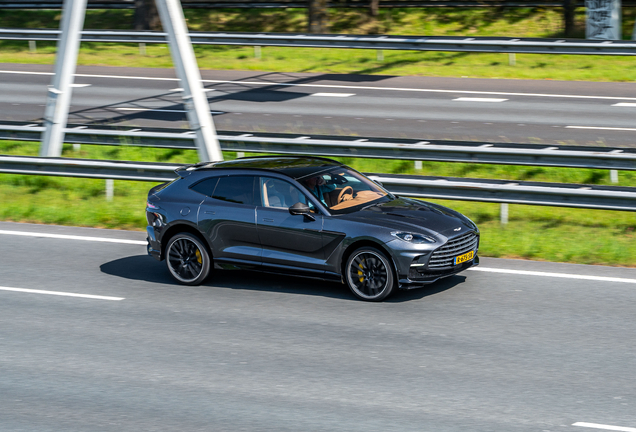 Aston Martin DBX707