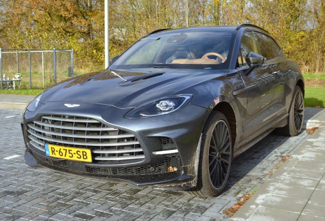 Aston Martin DBX707