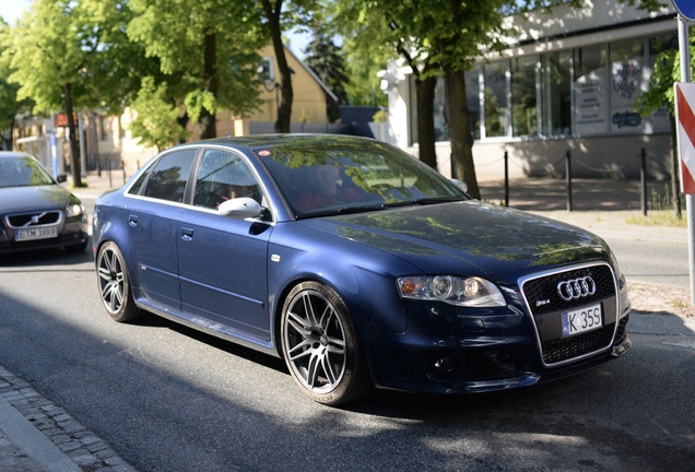 Audi RS4 Sedan