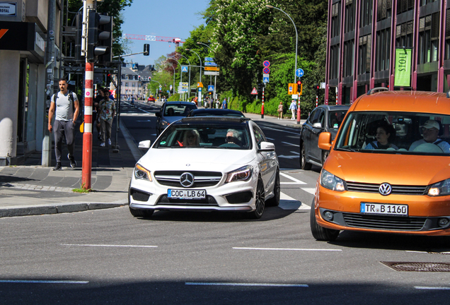 Mercedes-Benz CLA 45 AMG Shooting Brake