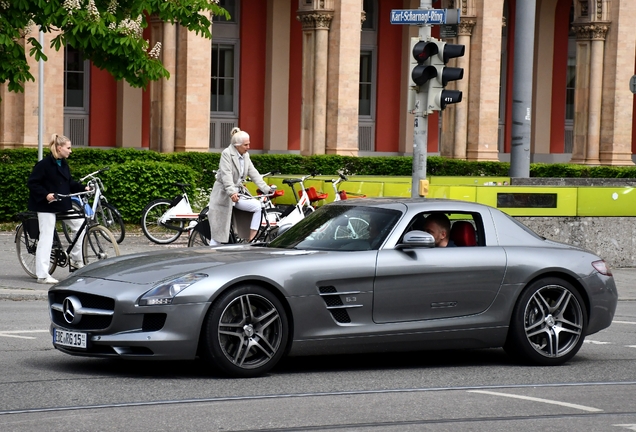 Mercedes-Benz SLS AMG