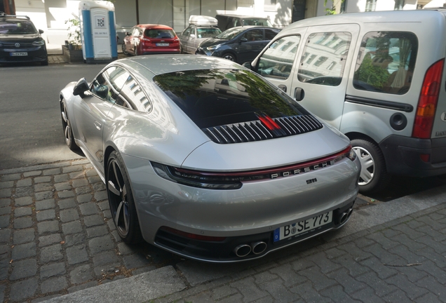 Porsche 992 Carrera 4S