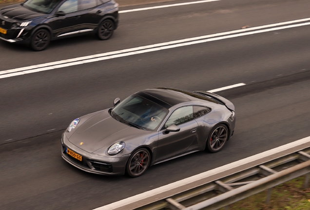 Porsche 992 Carrera 4S