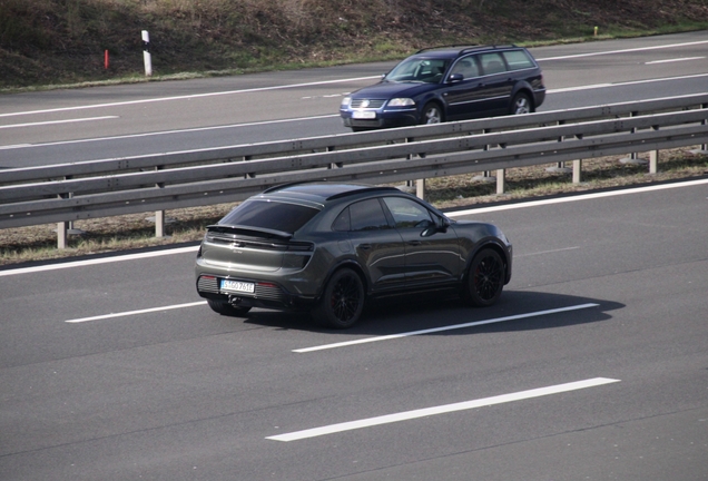 Porsche Macan EV Turbo
