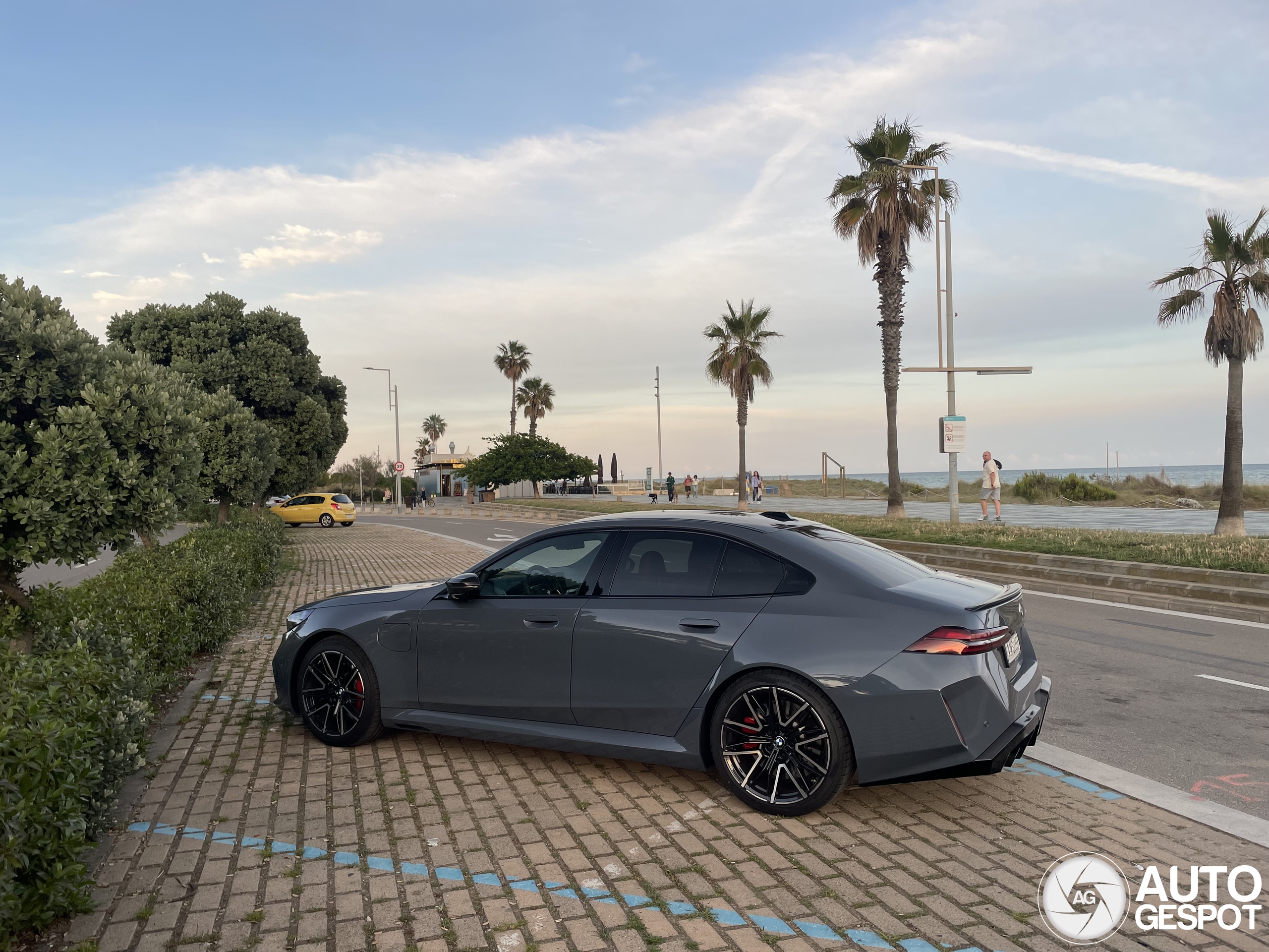 BMW M5 G90