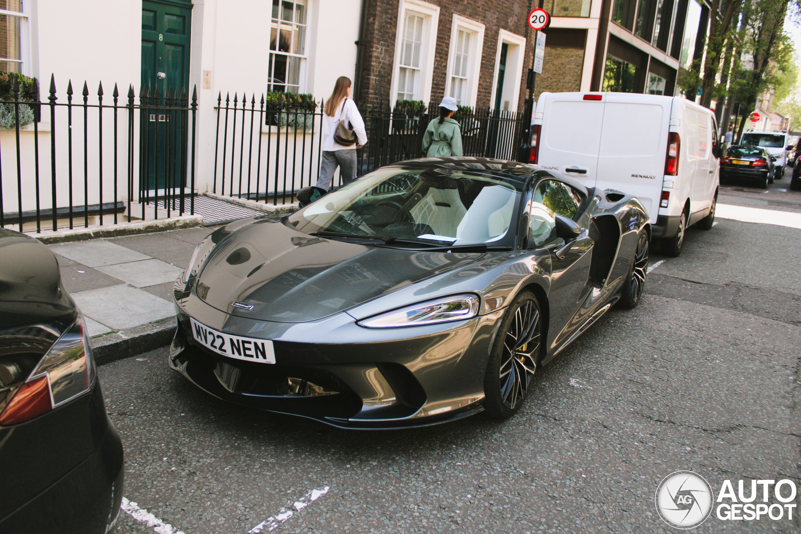 McLaren GT