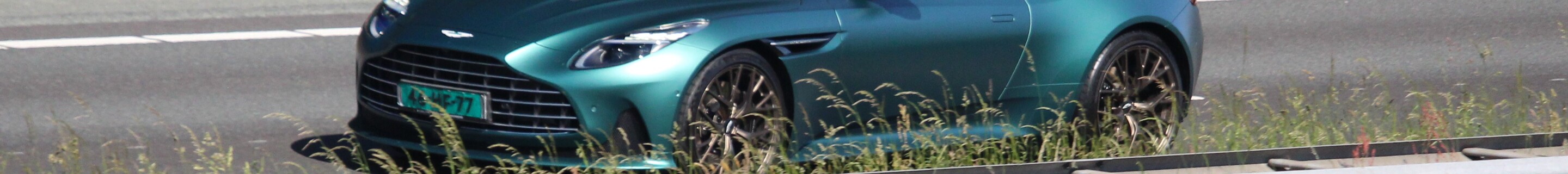Aston Martin DB12