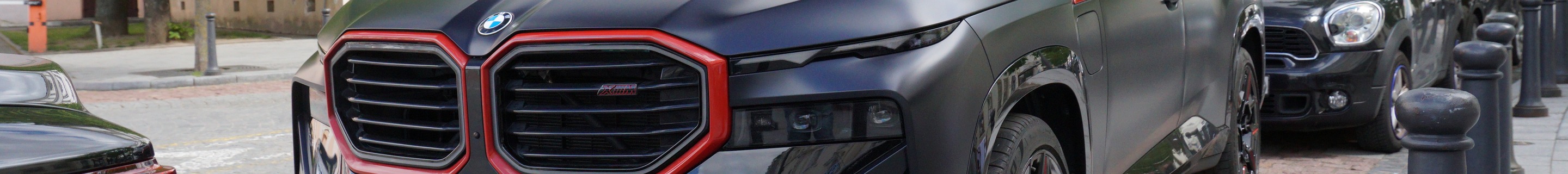 BMW XM G09 Label Red