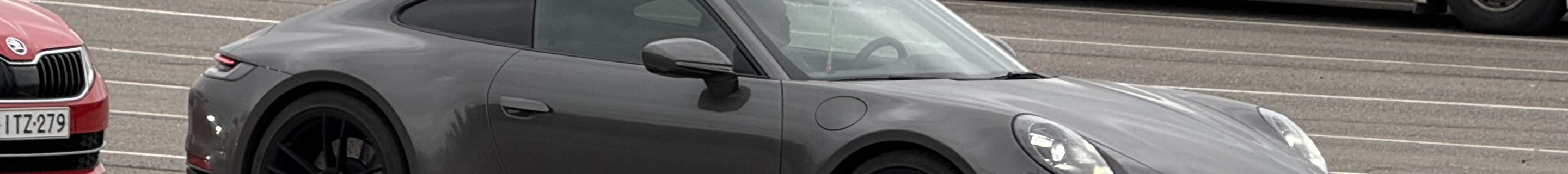 Porsche 992 Carrera 4 GTS