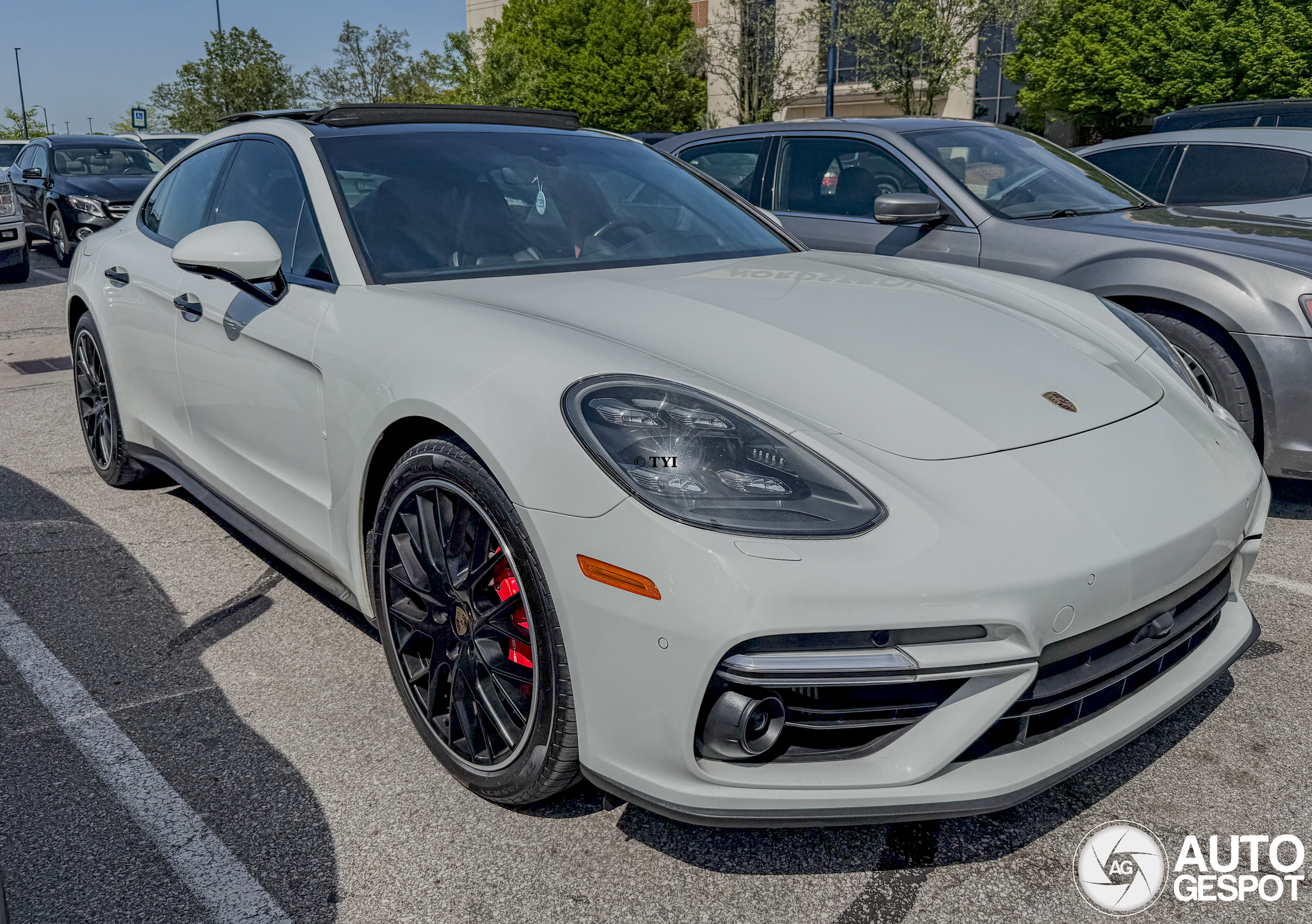 Porsche 971 Panamera Turbo