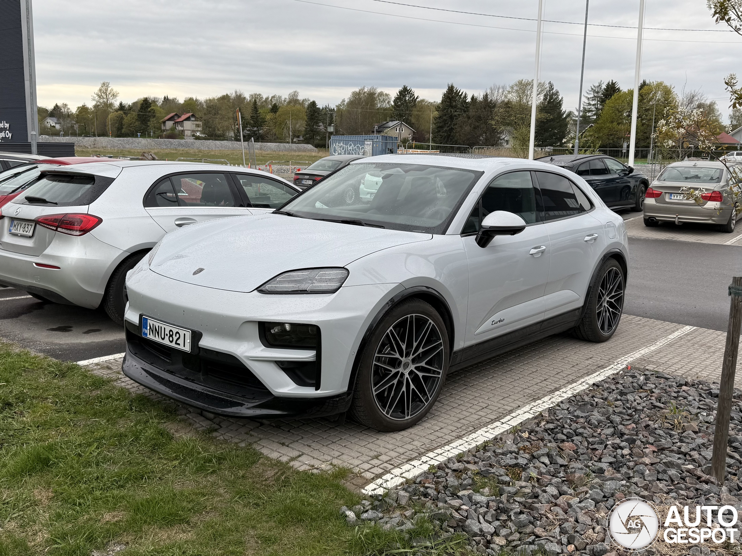 Porsche Macan EV Turbo