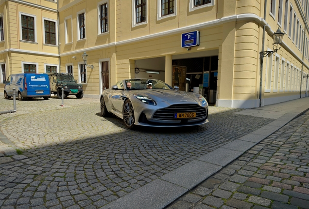 Aston Martin DB12 Volante