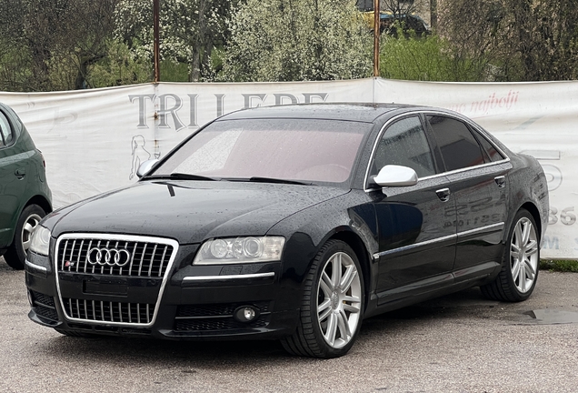 Audi S8 D3