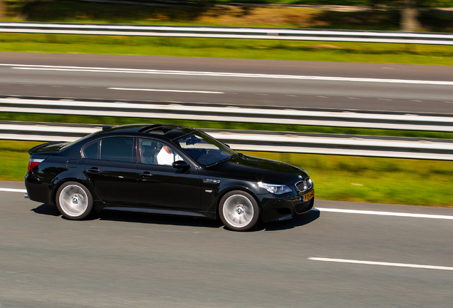 BMW M5 E60 2005