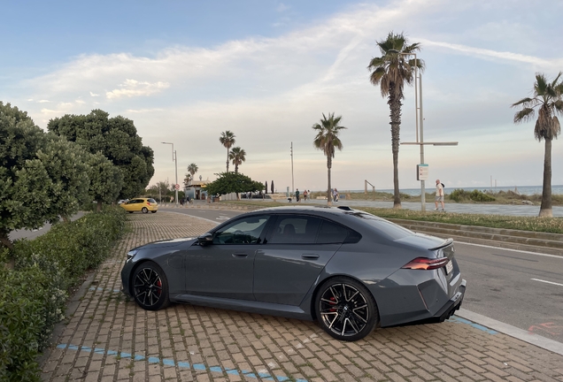 BMW M5 G90