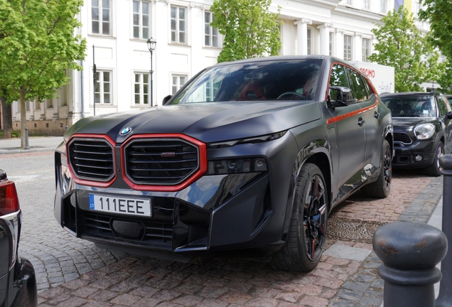BMW XM G09 Label Red