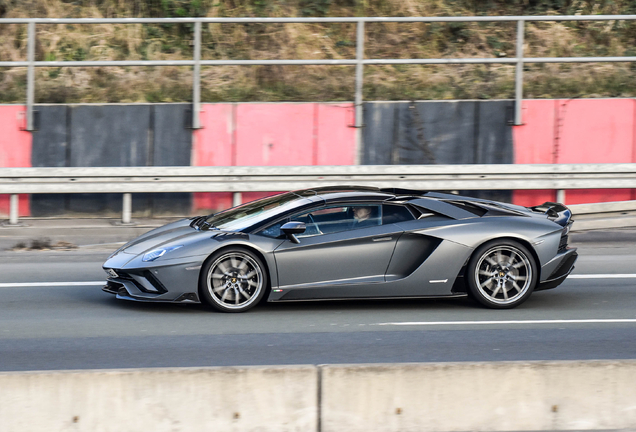 Lamborghini Aventador S LP740-4 Roadster