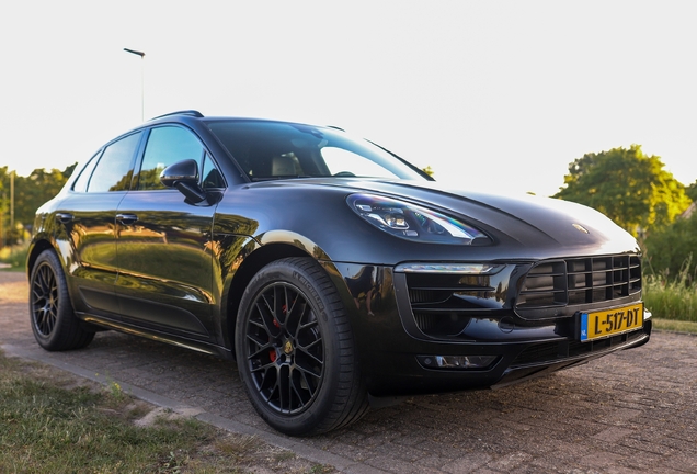 Porsche 95B Macan GTS