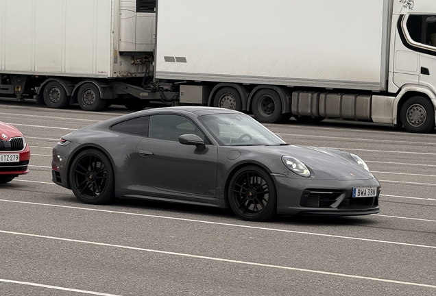 Porsche 992 Carrera 4 GTS