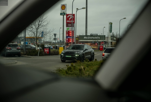 Porsche Macan EV Turbo