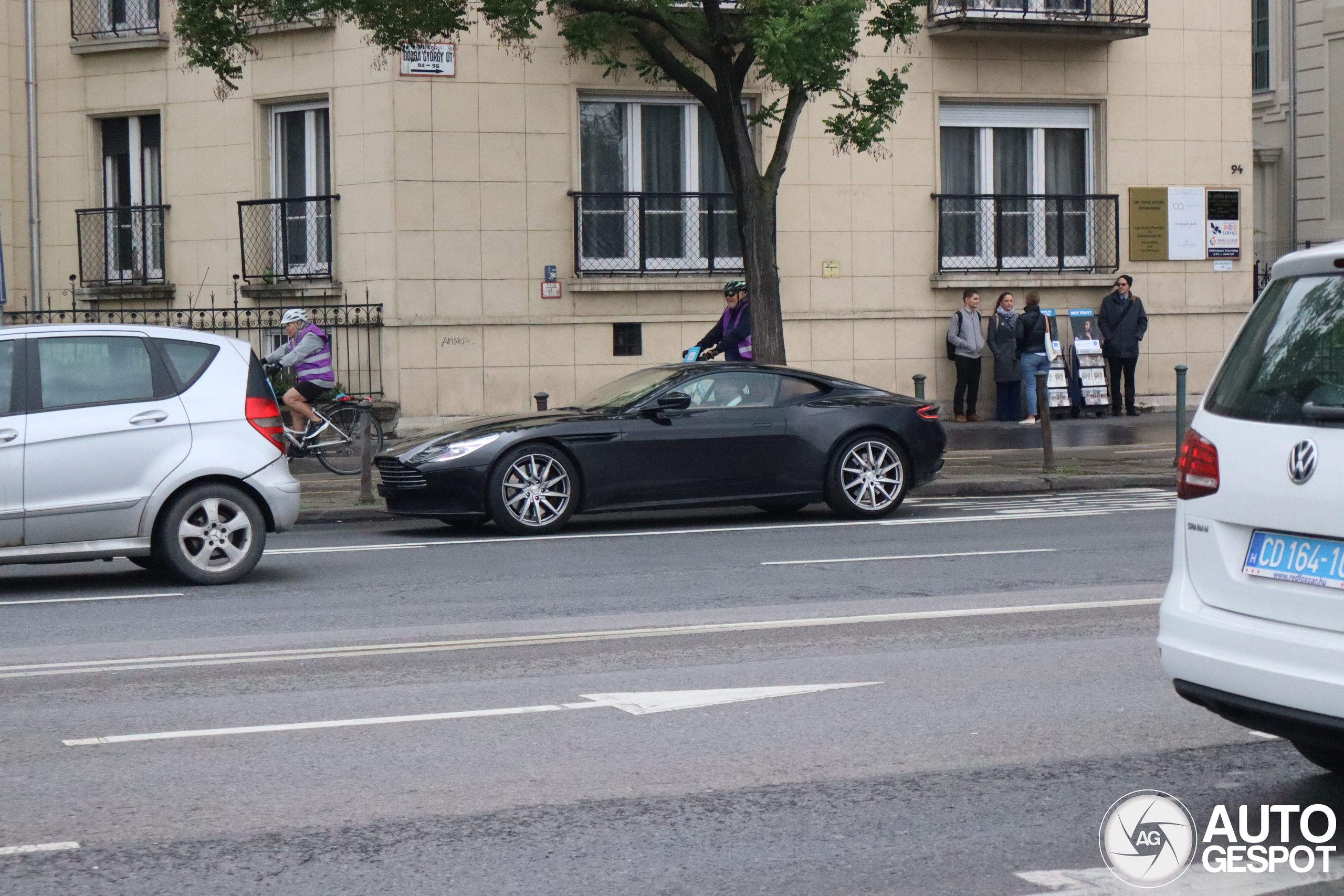 Aston Martin DB11