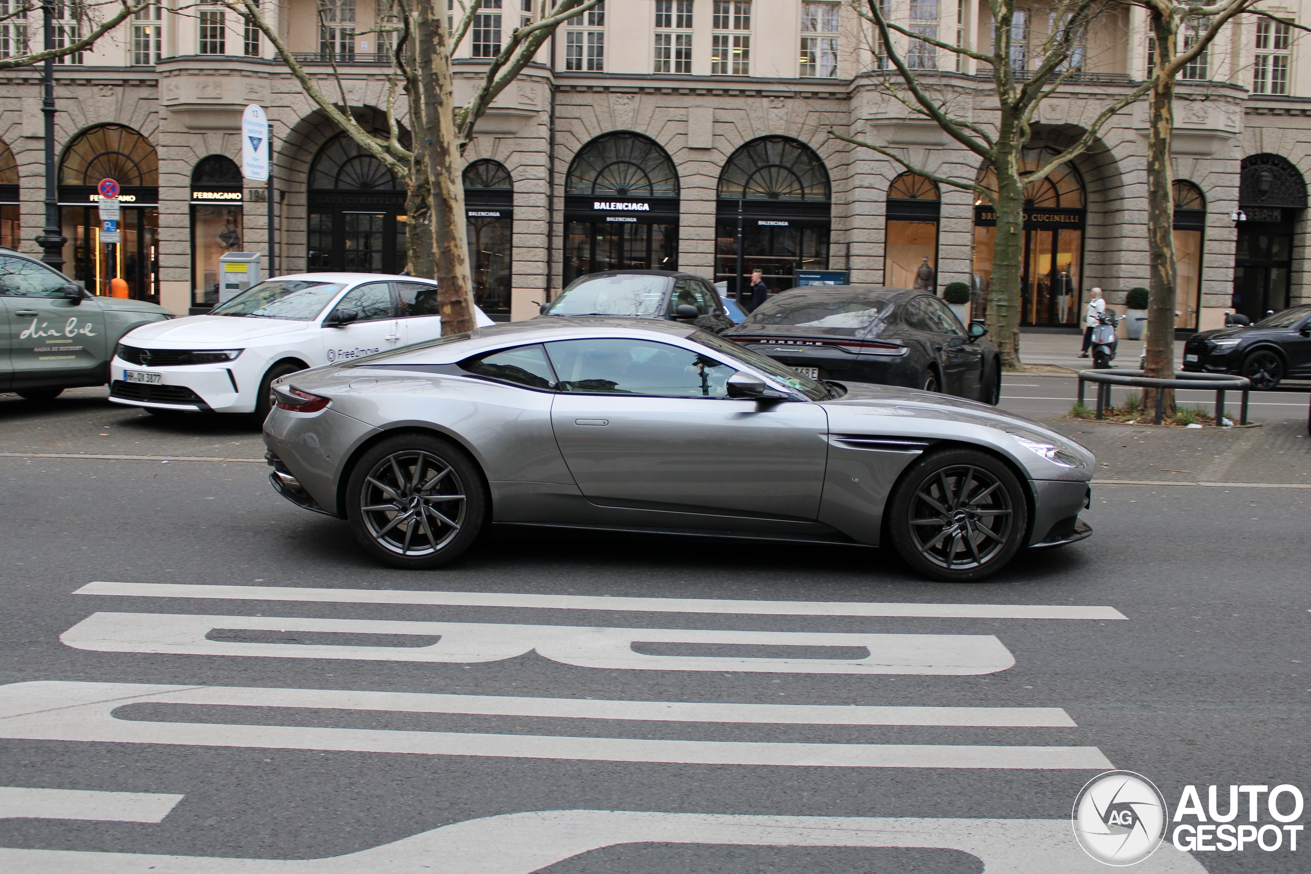 Aston Martin DB11