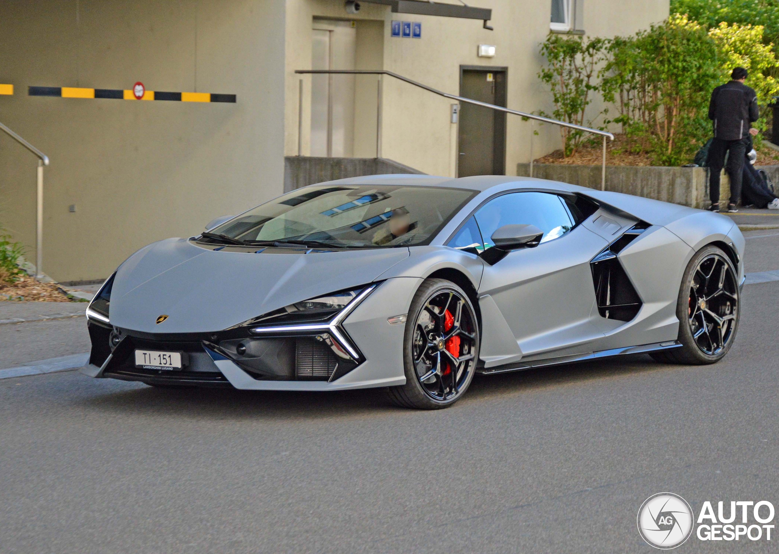 Lamborghini Revuelto