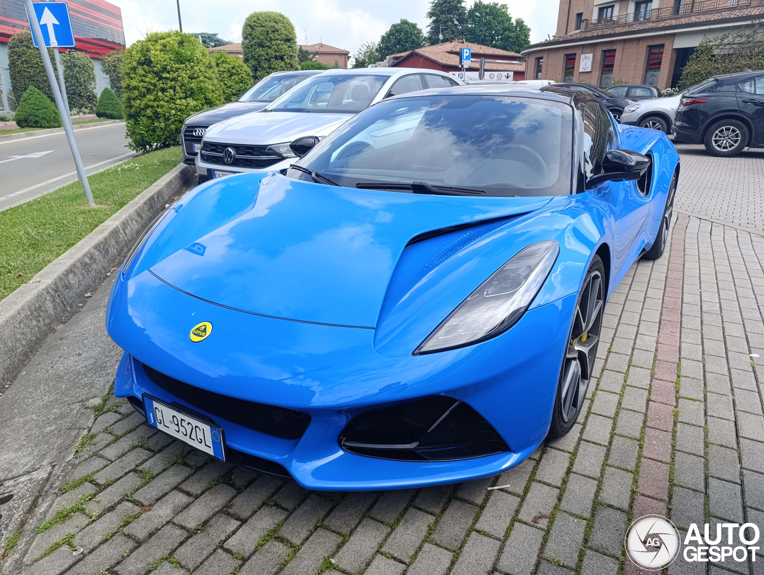 Lotus Emira