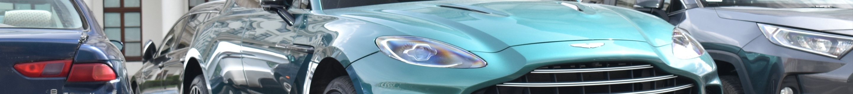 Aston Martin DBX707