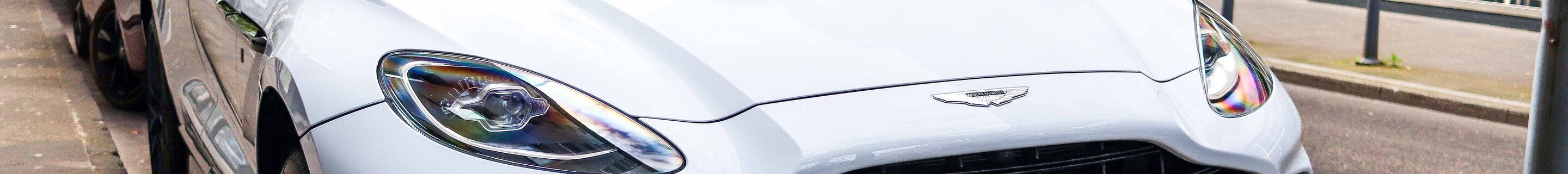 Aston Martin DBX707