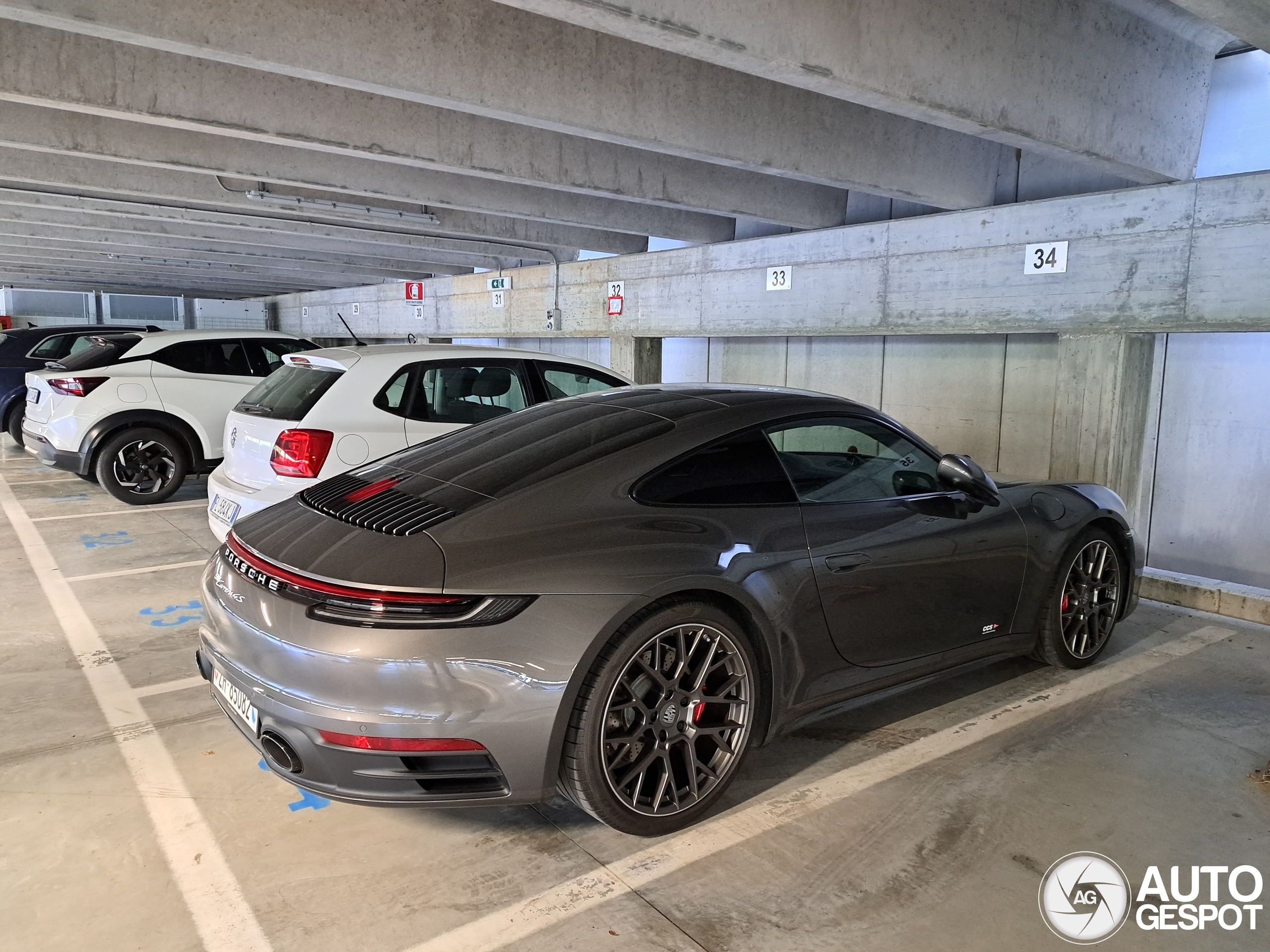 Porsche 992 Carrera 4S