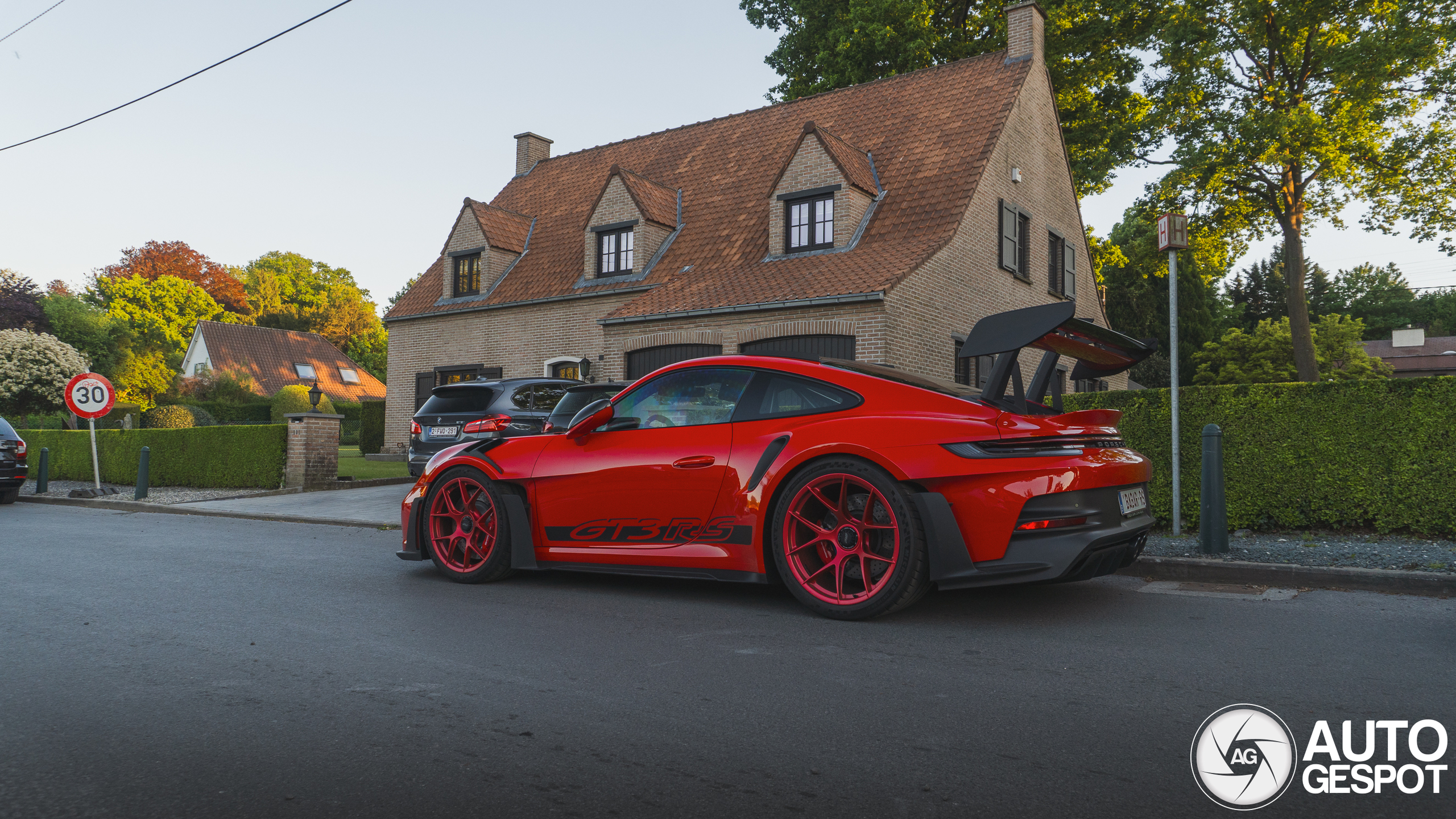Porsche 992 GT3 RS Weissach Package