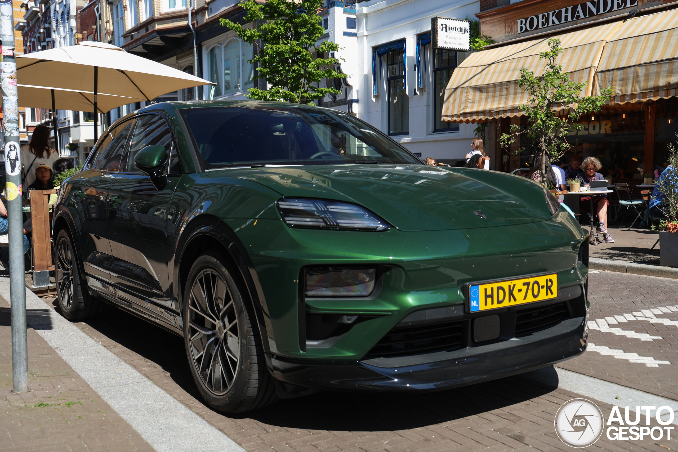 Porsche Macan EV Turbo