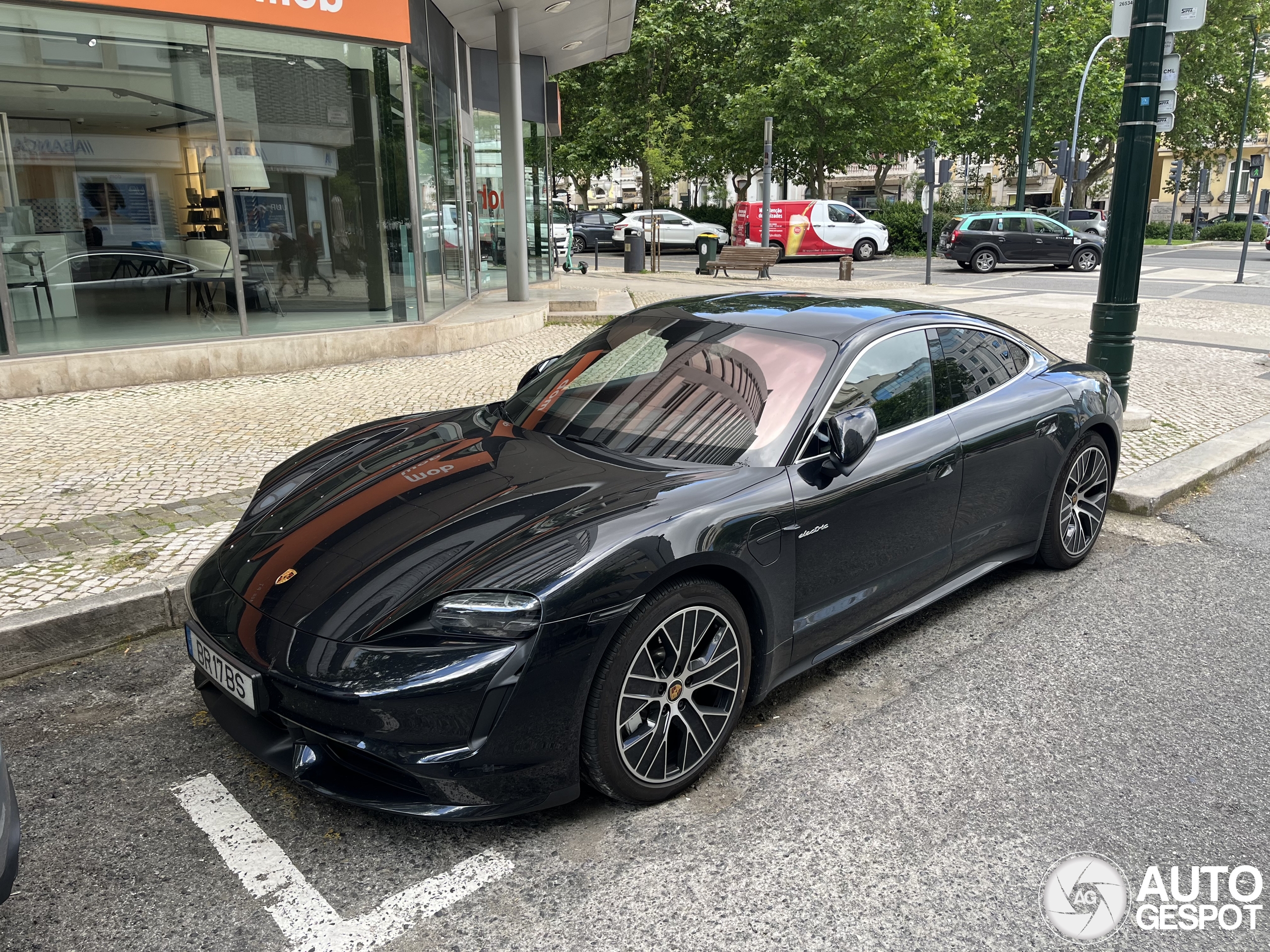 Porsche Taycan Turbo