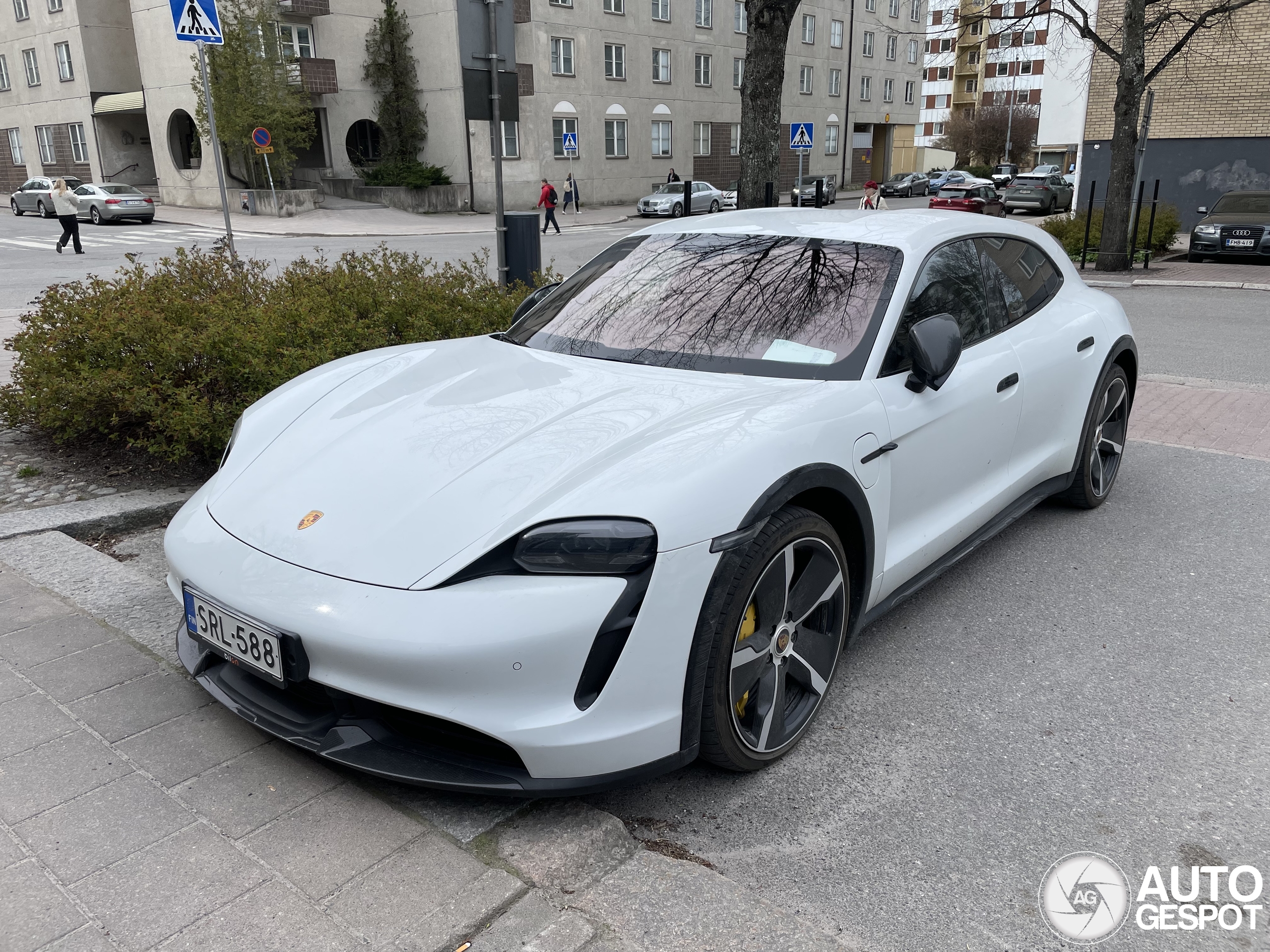 Porsche Taycan Turbo S Cross Turismo
