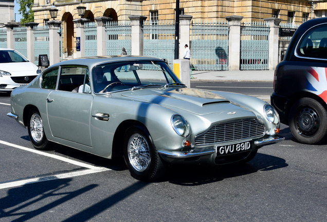 Aston Martin DB6 MKI