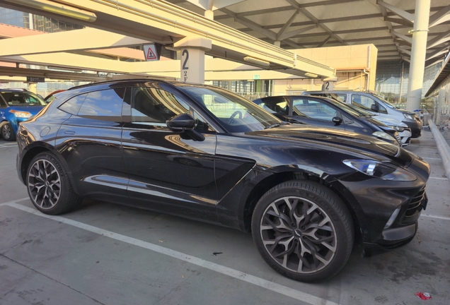 Aston Martin DBX