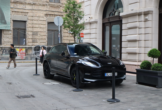 Aston Martin DBX707