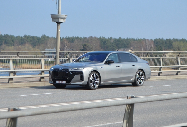 BMW M760e xDrive