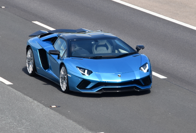 Lamborghini Aventador S LP740-4 Roadster