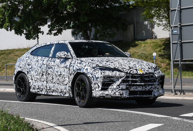 Lamborghini Urus SE Performante