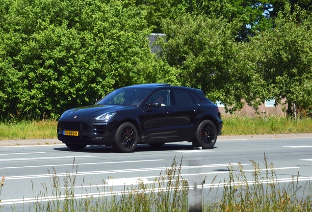 Porsche 95B Macan GTS