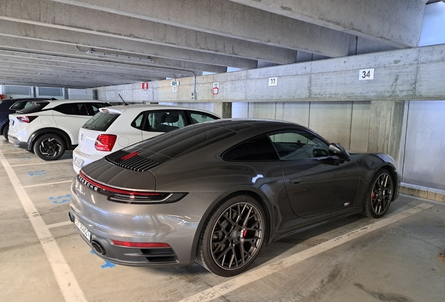 Porsche 992 Carrera 4S