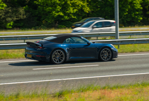 Porsche 992 Carrera 4S Cabriolet